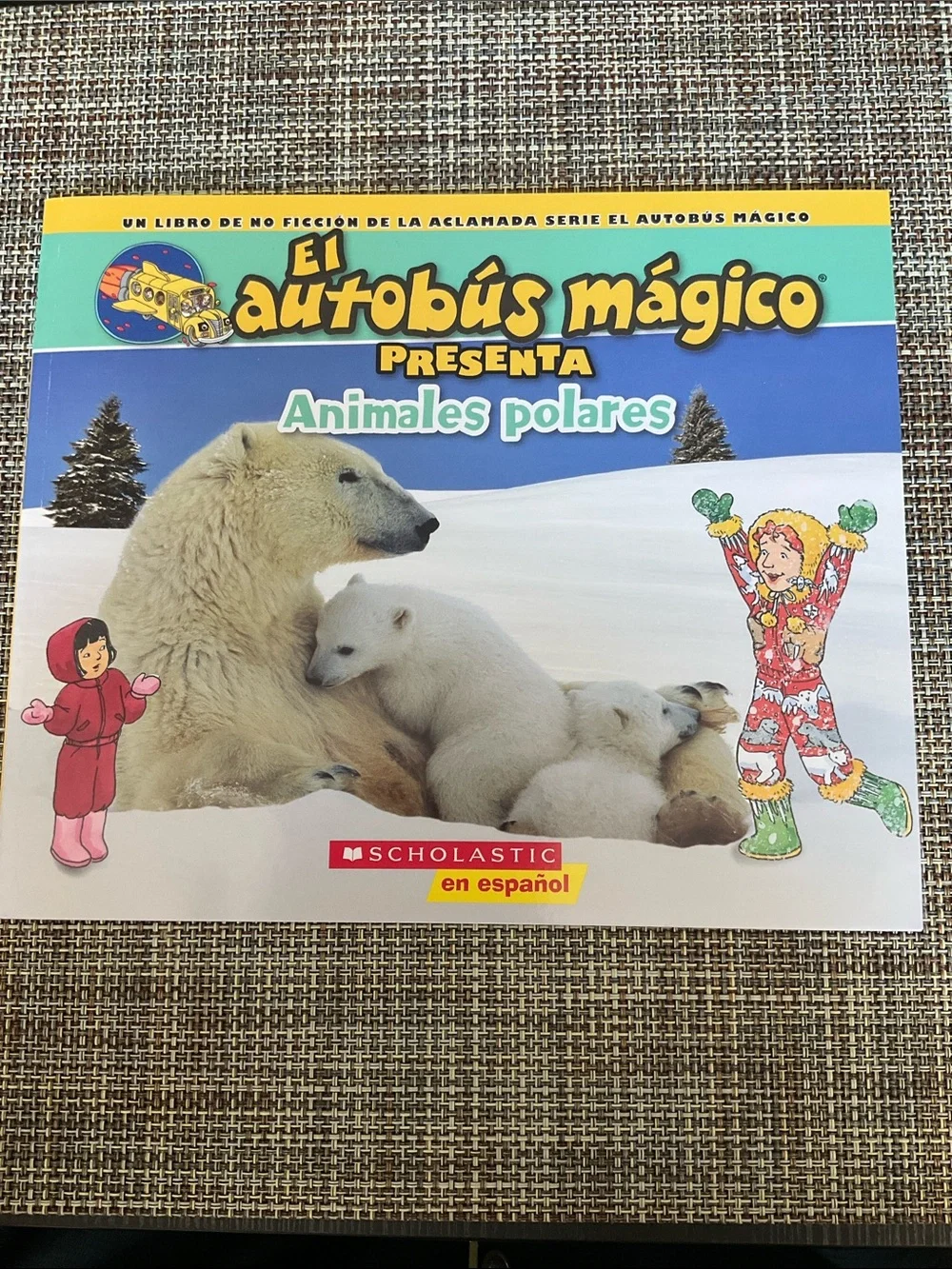 Scholastic El autobus magico, 2 books, Spanish NWT